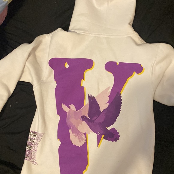 I’m selling A VLONE (good intentions) hoodie only put it on twice not the size - Picture 2 of 3